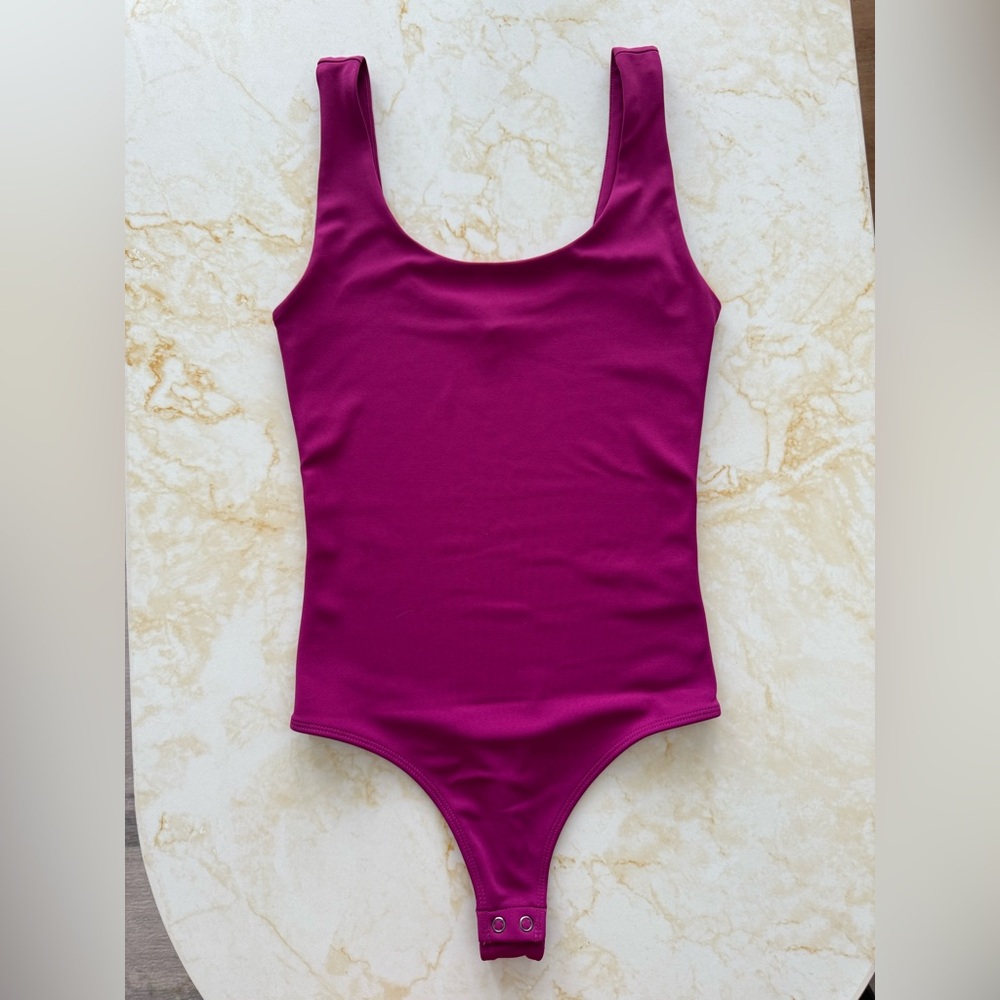 🏷️ 🛍️ NWOT Express Body Contour Fuchsia Tank Thong Bodysuit 🏷️ 🛍️